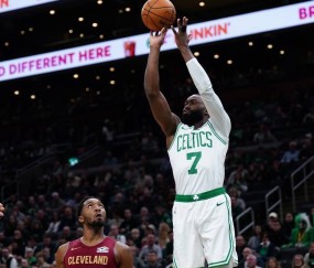 布朗30分怀特19+5+4 凯尔特人大胜骑士